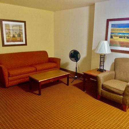 Park View Inn & Suites Hoisington Near Great Bend 외부 사진