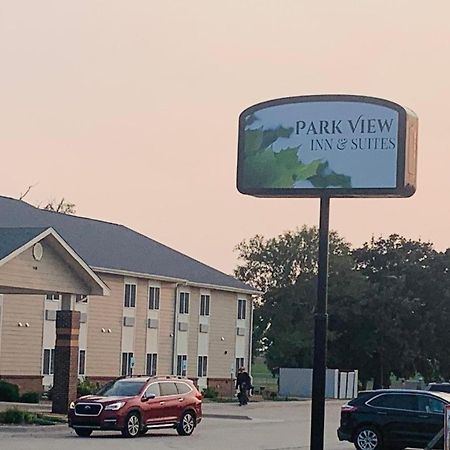 Park View Inn & Suites Hoisington Near Great Bend 외부 사진