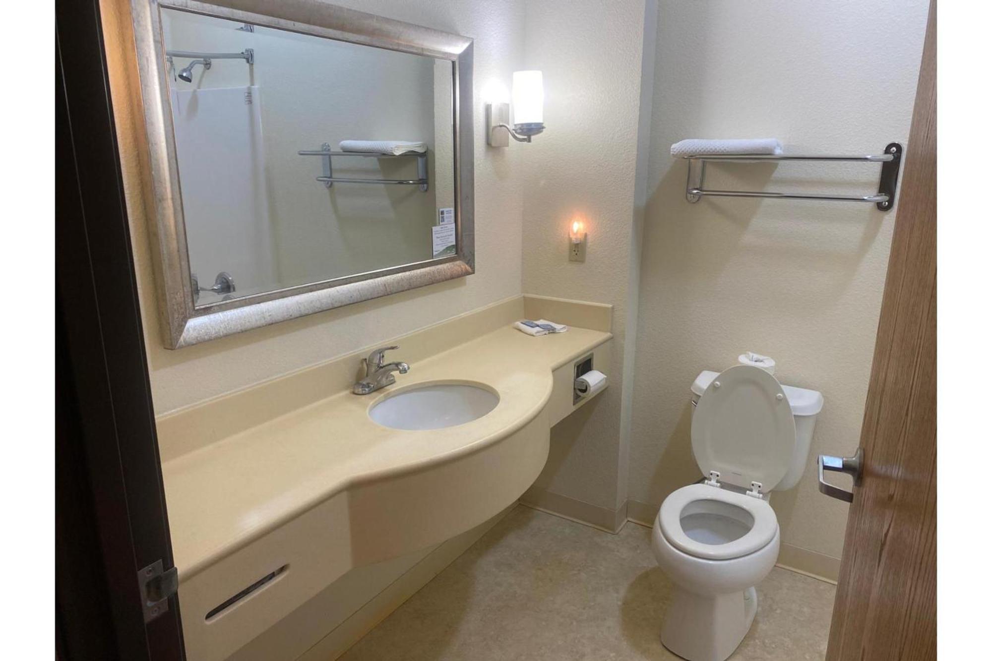Park View Inn & Suites Hoisington Near Great Bend 외부 사진