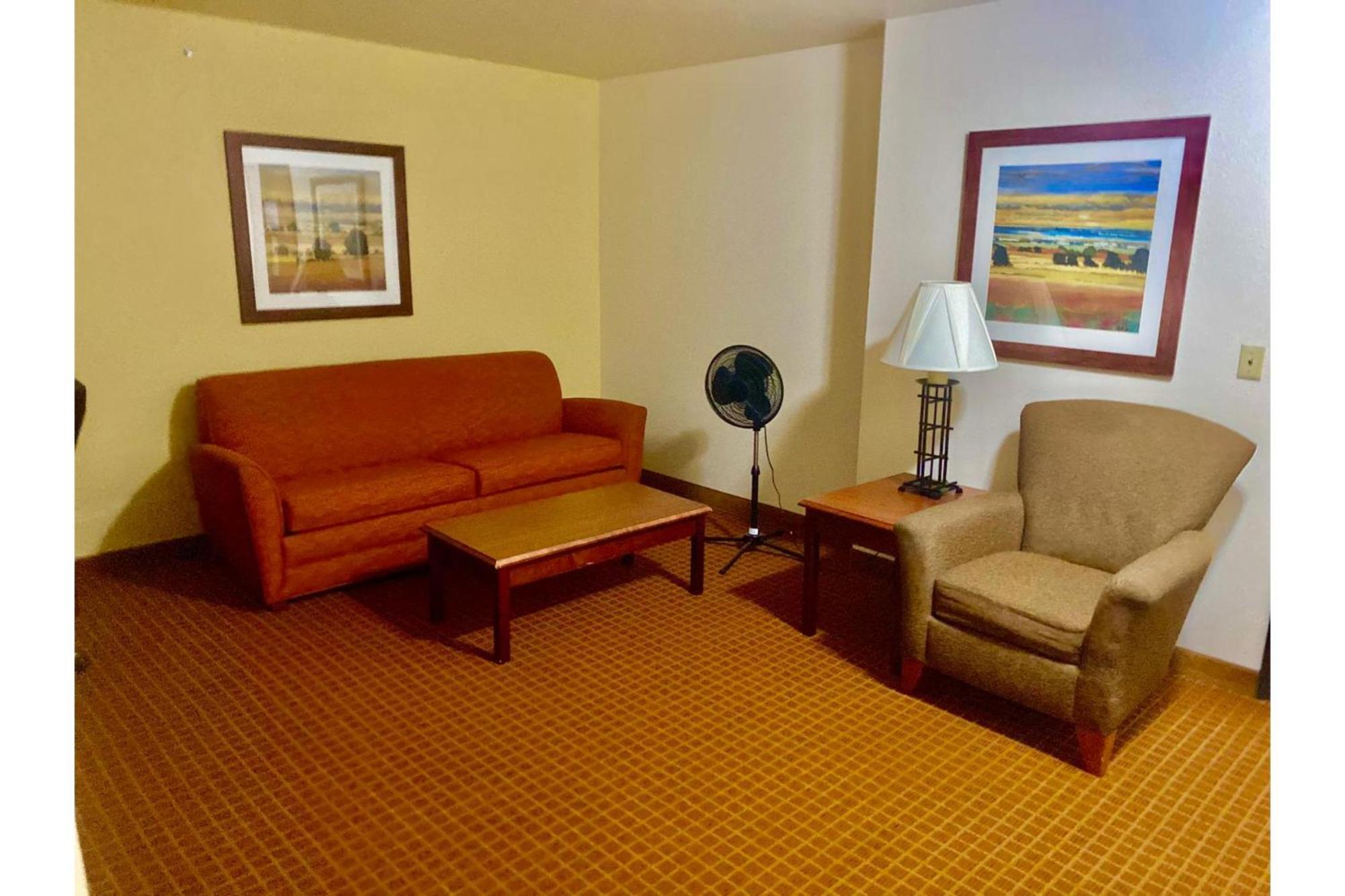 Park View Inn & Suites Hoisington Near Great Bend 외부 사진