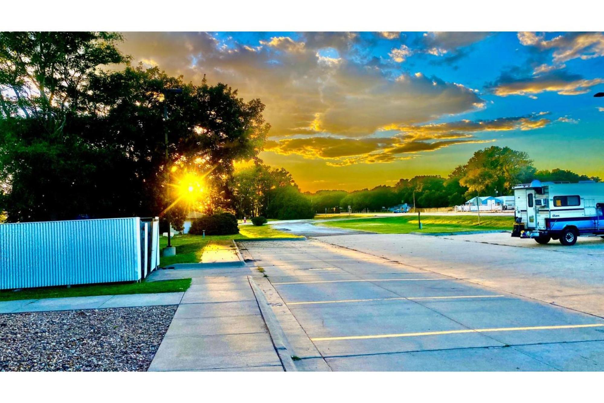 Park View Inn & Suites Hoisington Near Great Bend 외부 사진