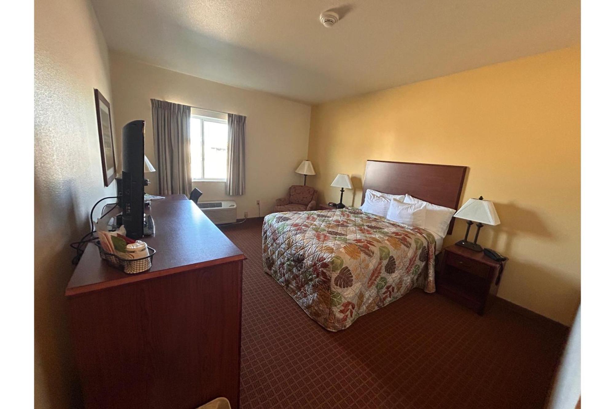 Park View Inn & Suites Hoisington Near Great Bend 외부 사진