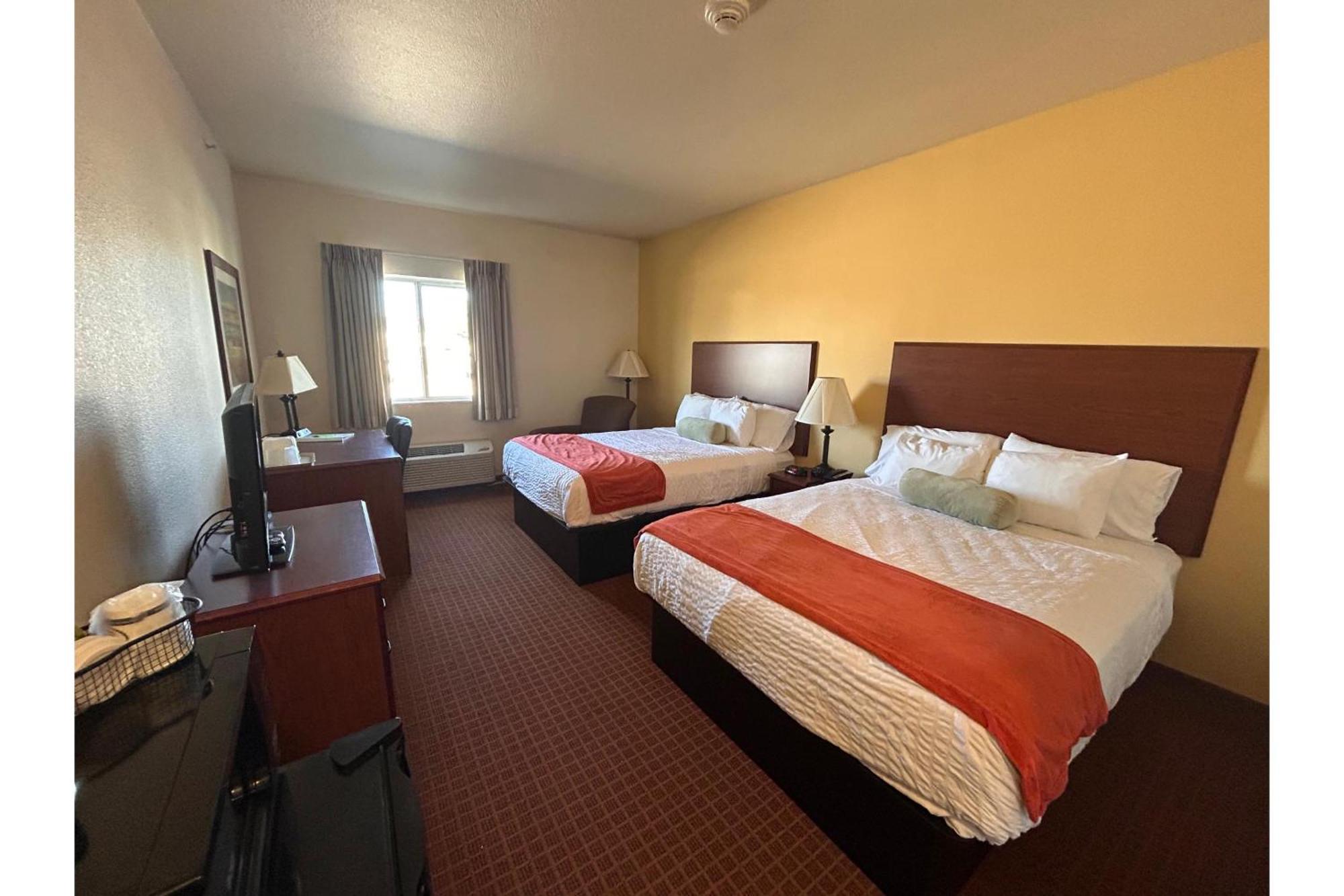 Park View Inn & Suites Hoisington Near Great Bend 외부 사진