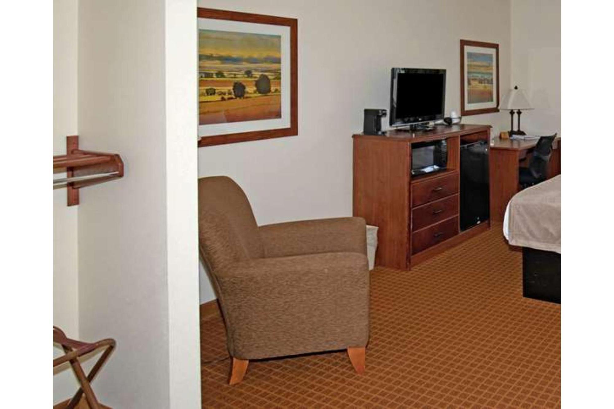 Park View Inn & Suites Hoisington Near Great Bend 외부 사진