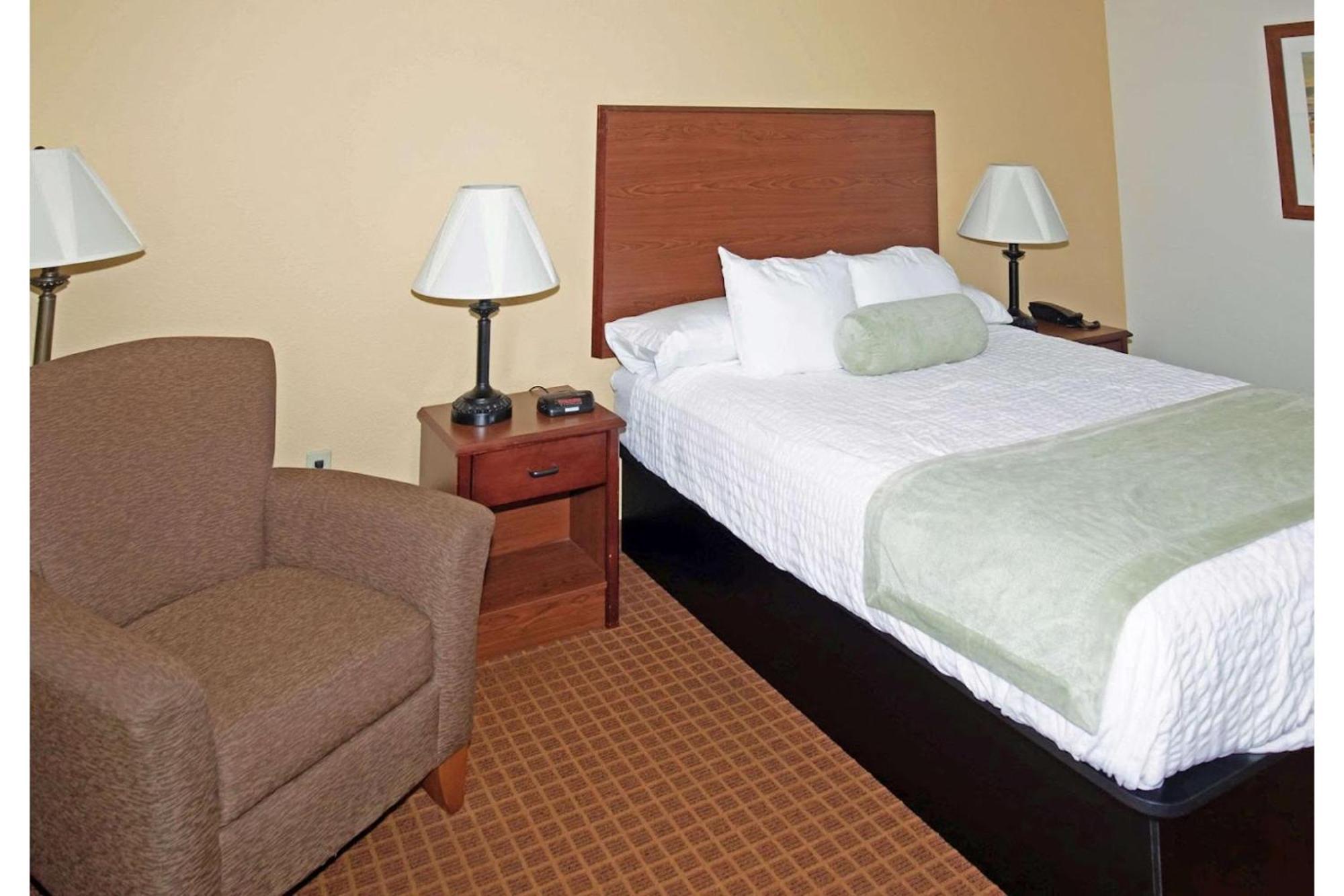 Park View Inn & Suites Hoisington Near Great Bend 외부 사진