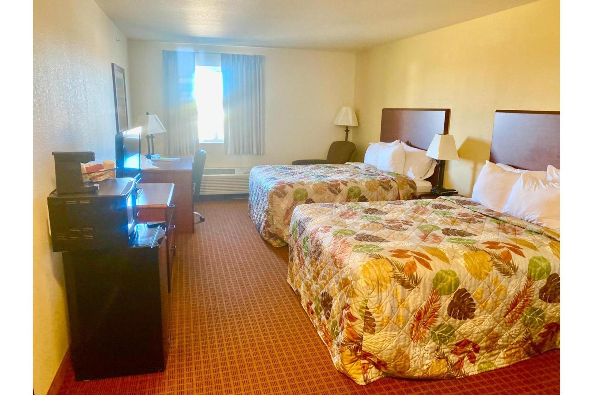 Park View Inn & Suites Hoisington Near Great Bend 외부 사진