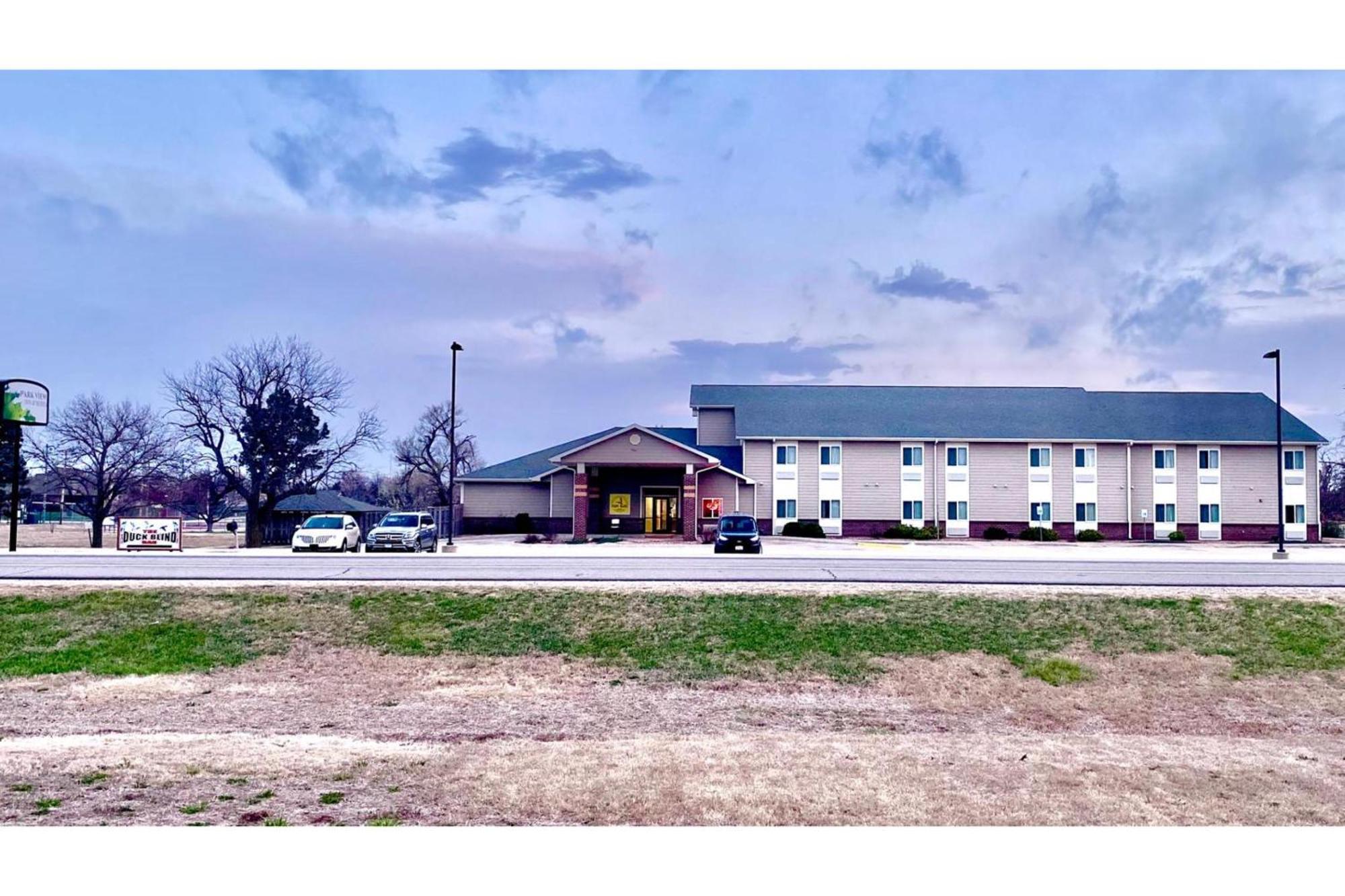 Park View Inn & Suites Hoisington Near Great Bend 외부 사진