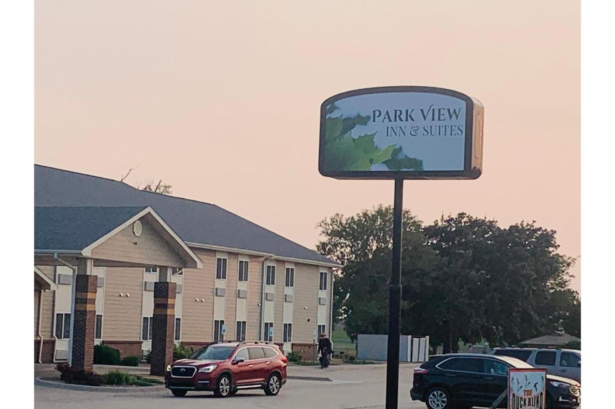 Park View Inn & Suites Hoisington Near Great Bend 외부 사진