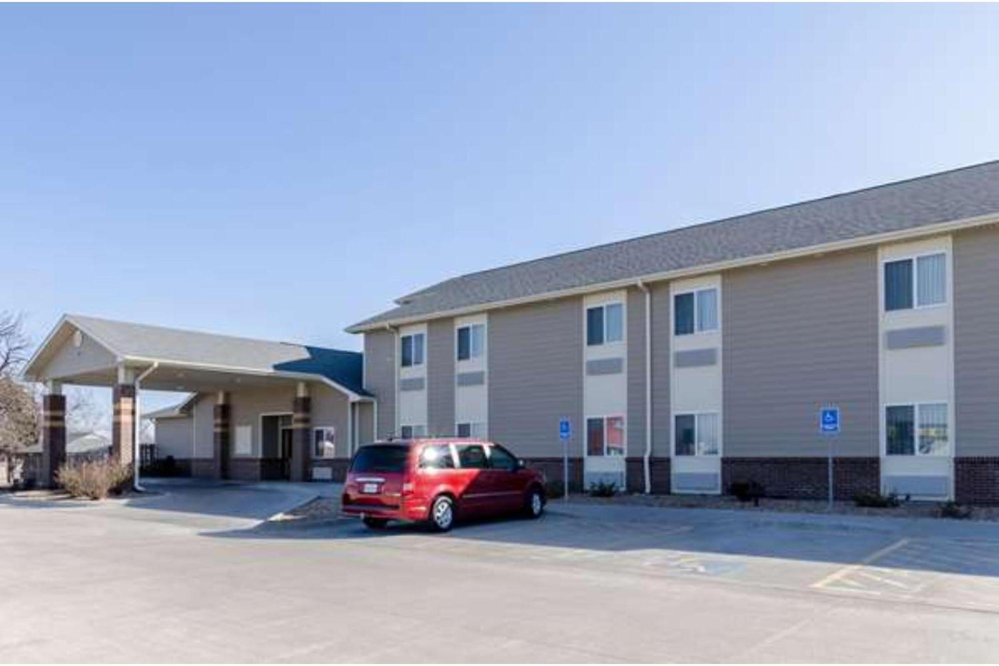 Park View Inn & Suites Hoisington Near Great Bend 외부 사진