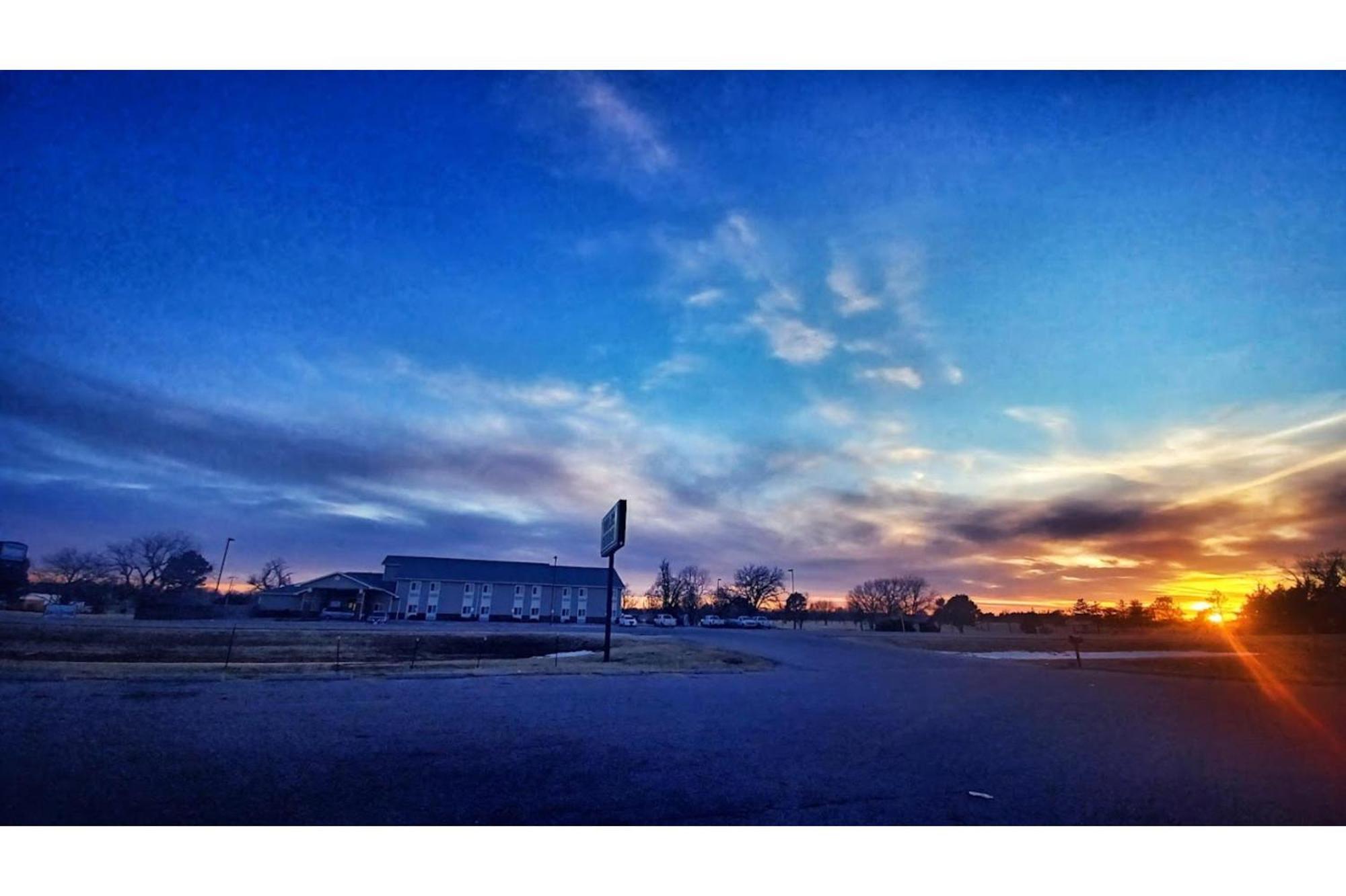 Park View Inn & Suites Hoisington Near Great Bend 외부 사진