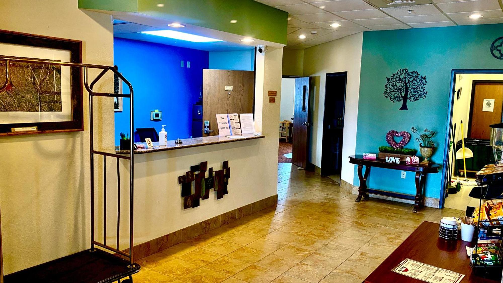 Park View Inn & Suites Hoisington Near Great Bend 외부 사진