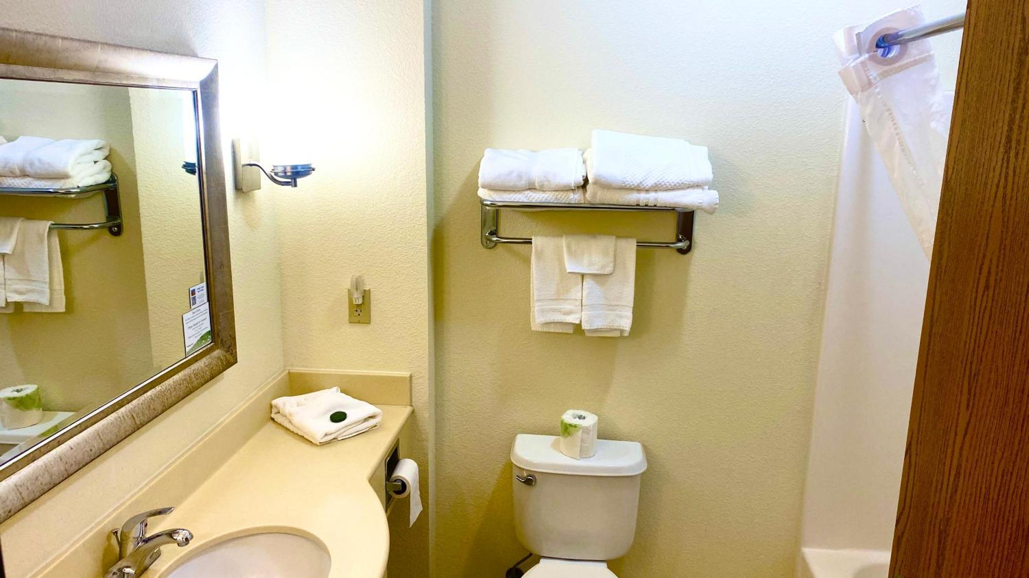 Park View Inn & Suites Hoisington Near Great Bend 외부 사진