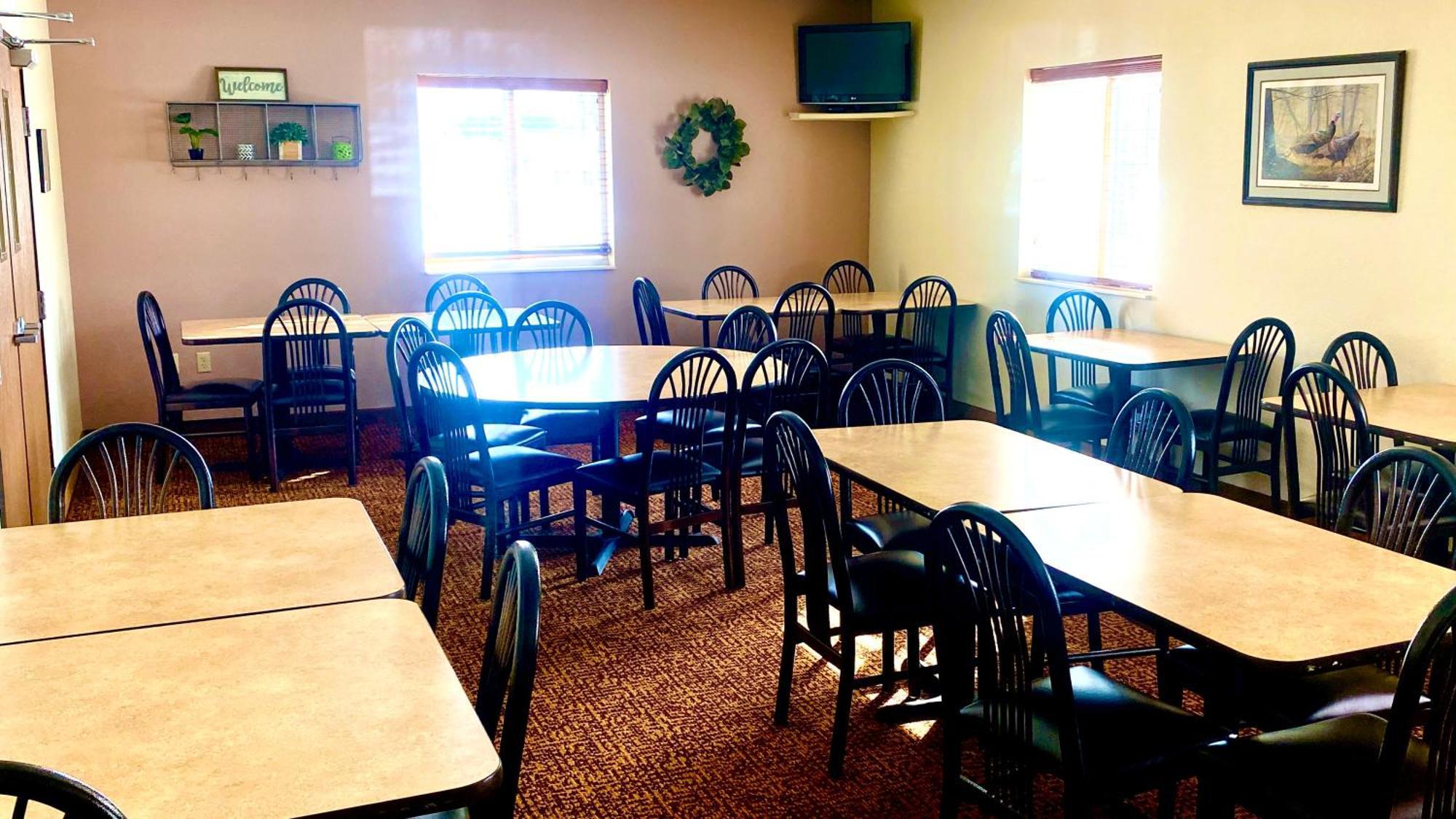 Park View Inn & Suites Hoisington Near Great Bend 외부 사진