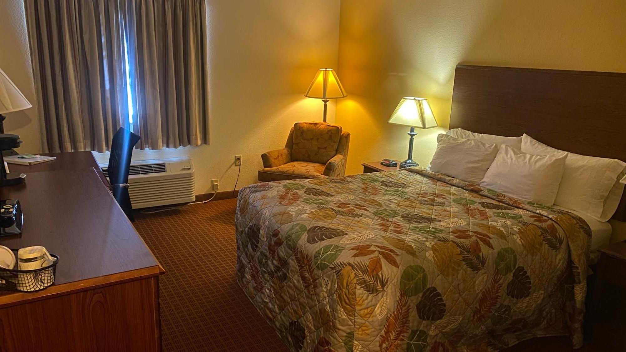 Park View Inn & Suites Hoisington Near Great Bend 외부 사진