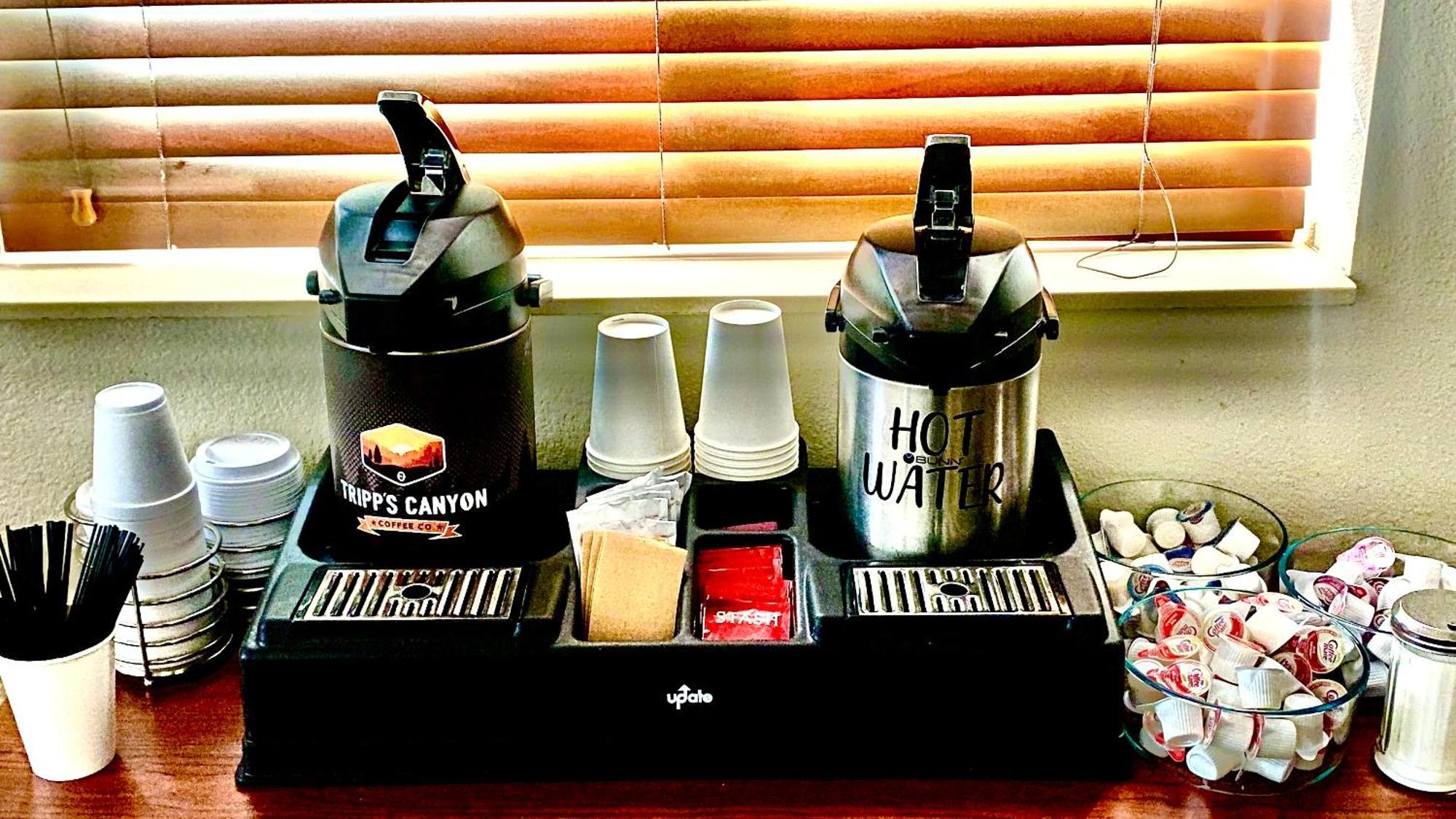 Park View Inn & Suites Hoisington Near Great Bend 외부 사진